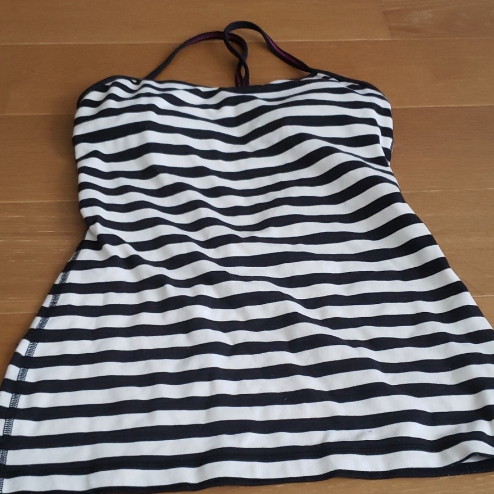 Lululemon top size 4